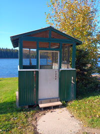 Fish cleaning shack near the boat launch.